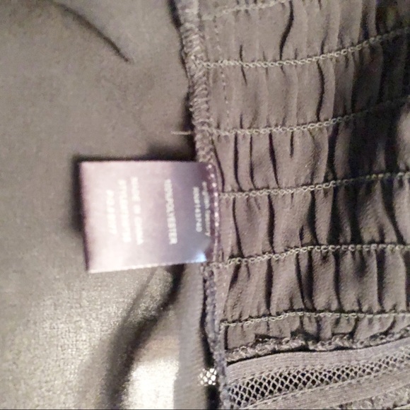 NIKKI LUND Black Sleeveless Top Blouse NWT - Picture 6 of 6